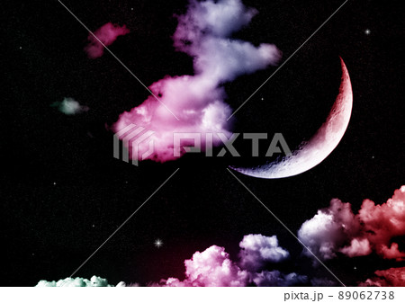 The moon in the night sky 89062738