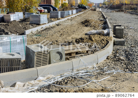 Laying for sewerage wells on new road of underground storm sewer water 89062764