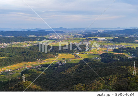 岡山県/ 桃太郎伝説が残る謎多き古代の城「鬼ノ城」(鬼ノ城跡)東門付近の石垣から見える風景 岡山県/ 桃太郎伝説が残る謎多き古代の城「鬼ノ城」(鬼ノ城跡)東門付近の石垣から見える風景 89064634