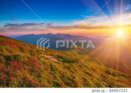 Amazing mountain sunrise Amazing mountain sunrise 89067235