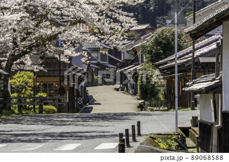 石見銀山大森町並み　島根県大田市 89068588
