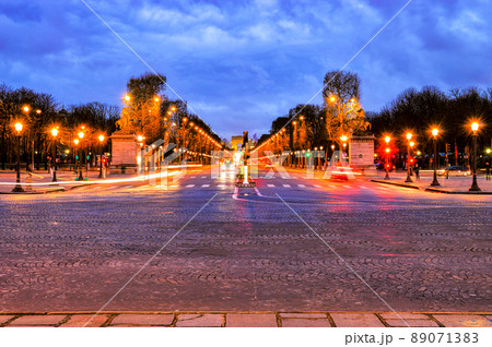 コンコルド広場から見たシャンゼリゼ通りの夜景 コンコルド広場から見たシャンゼリゼ通りの夜景 89071383