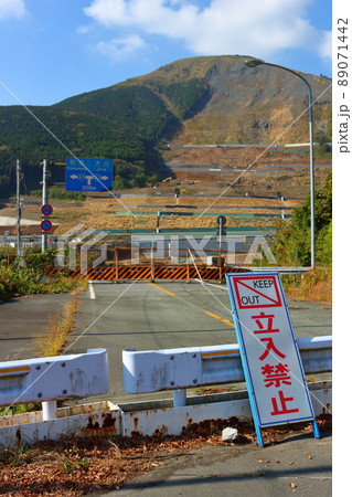 熊本地震で発生した大規模土砂崩れ（豊肥本線復旧開通前） 89071442