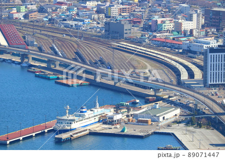 函館駅ターミナルと摩周丸 函館駅ターミナルと摩周丸 89071447