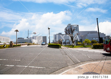 広島の市街地風景です。芸術の館アステールプラザや広島文化学園が見えます。広島県 89071788