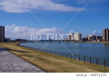 リバーサイド 街並みや風景 新潟 信濃川 河川敷 リバーサイド 街並みや風景 新潟 信濃川 河川敷 89072216