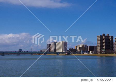 リバーサイド　街並みや風景　新潟　信濃川　河川敷 89072221
