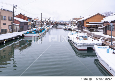 《富山県》雪景色の内川・日本のベニス 89073692