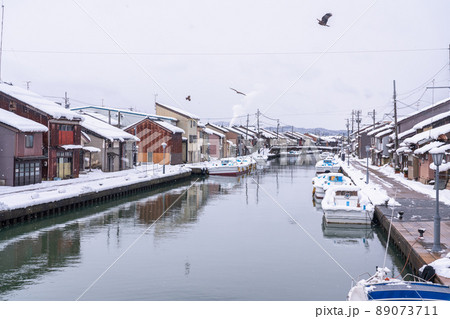 《富山県》雪景色の内川・日本のベニス 89073711