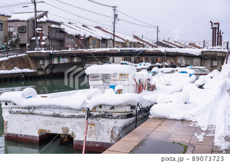 《富山県》雪景色の内川・日本のベニス 89073723