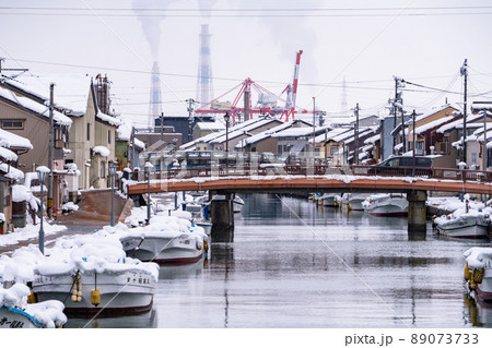 《富山県》雪景色の内川・日本のベニス 89073733