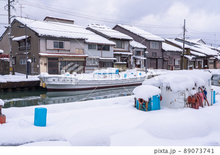 《富山県》雪景色の内川・日本のベニス 89073741