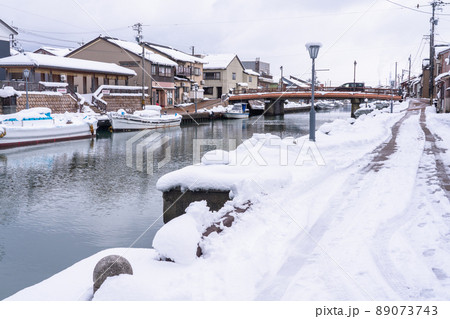 《富山県》雪景色の内川・日本のベニス 89073743