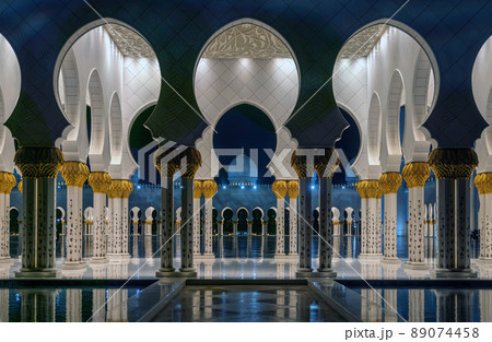 Abu Dhabi, United Arab Emirates - February 2022: Sheikh Zayed Grand Mosque interior in Abu Dhabi in the evening Abu Dhabi, United Arab Emirates - February 2022: Sheikh Zayed Grand Mosque interior in Abu Dhabi in the evening 89074458