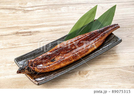 鰻の蒲焼き 89075315