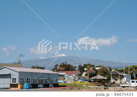 Wimi-ri village and Hallasan Mountain, Jeju Olle Trail in Jeju island, Korea 89075435