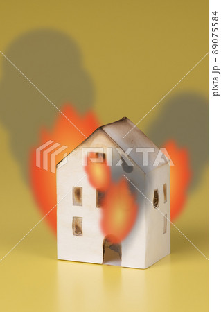 住宅　火事　イメージ 89075584