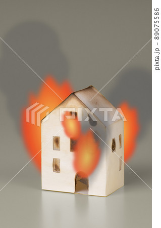 住宅　火事　イメージ 89075586