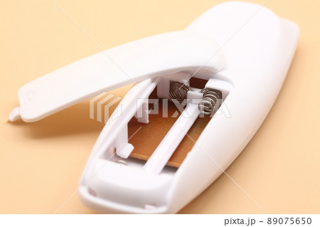 リモコンの電池ボックス 89075650