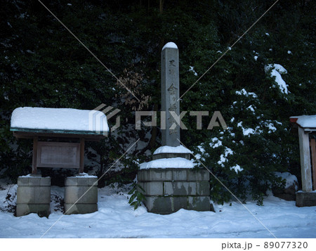 雪の金ヶ崎城跡　福井県敦賀市 89077320