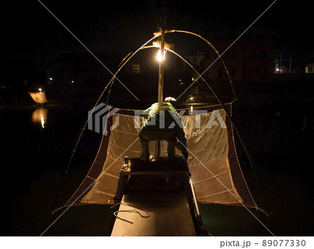 白魚夜漁　和歌山県湯浅町 89077330