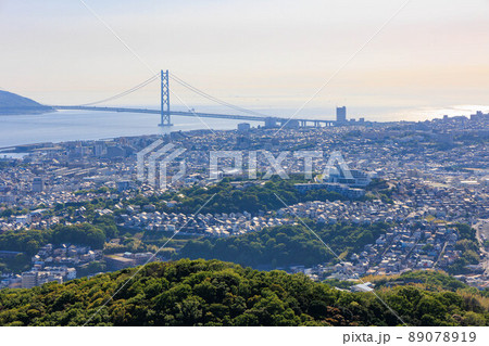 旗振山から見た明石海峡と垂水の町並み 89078919