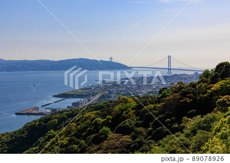 旗振山から見た明石海峡と垂水の町並み 89078926