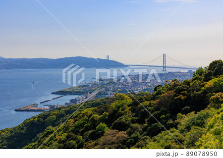 旗振山から見た明石海峡と垂水の町並み 89078950