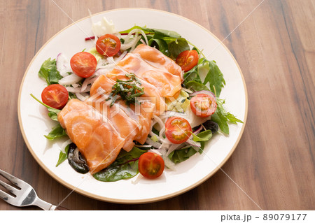 サーモンのカルパッチョ 89079177