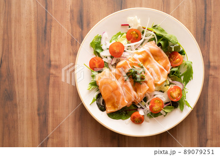 サーモンのカルパッチョ 89079251