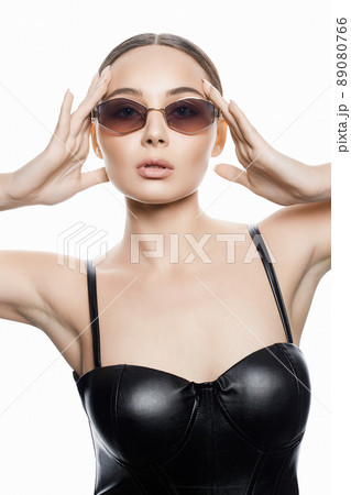 Beautiful woman in sunglasses. beauty girl in trendy Glasses 89080766