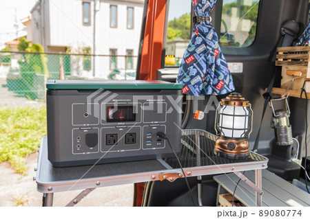 【車中泊ではポータブル電源を活用】 89080774