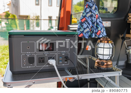 【車中泊ではポータブル電源を活用】 89080775