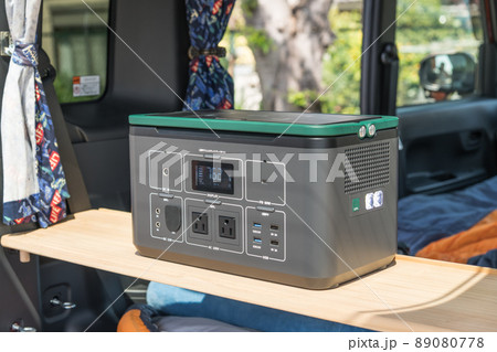 【車中泊ではポータブル電源を活用】 【車中泊ではポータブル電源を活用】 89080778
