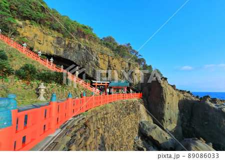 【宮崎県】晴天下の鵜戸神宮 89086033