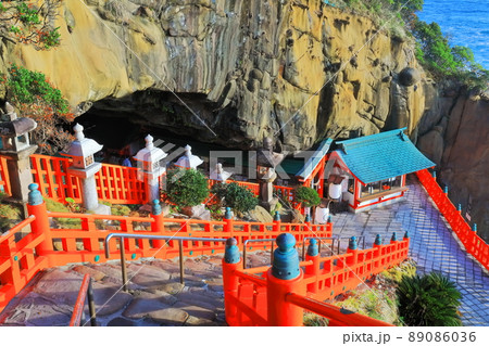 【宮崎県】晴天下の鵜戸神宮 89086036