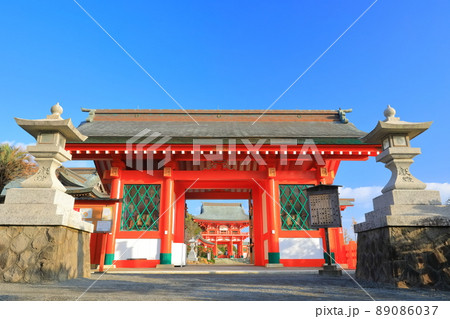 【宮崎県】晴天下の鵜戸神宮(神門) 【宮崎県】晴天下の鵜戸神宮(神門) 89086037