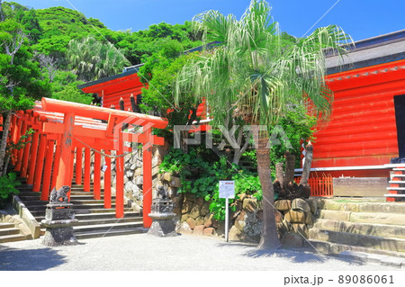 【宮崎県】晴天下の鵜戸稲荷神社 89086061