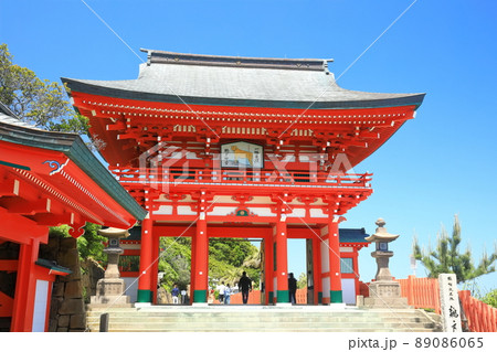 【宮崎県】晴天下の鵜戸神宮（楼門） 89086065