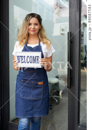 Woman Opening Hair salon 89087583