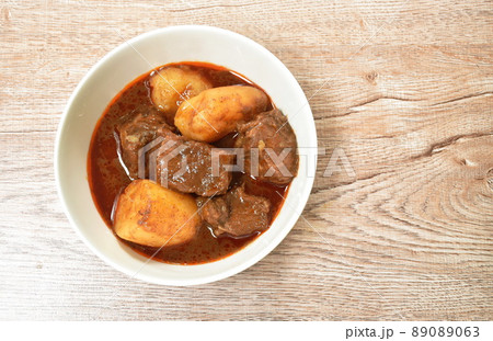 beef meat massaman curry with slice potato and onion in bowl beef meat massaman curry with slice potato and onion in bowl 89089063