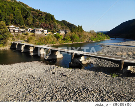 高知県四万十市　口屋内沈下橋の風景 89089300