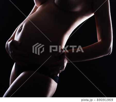 Silhouette of an elegant pregnant woman body Silhouette of an elegant pregnant woman body 89091969