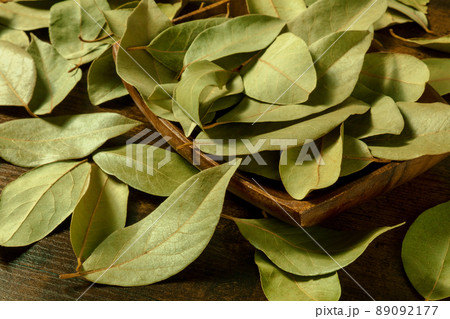 Bay leaves in a wooden bowl on a rustic background 89092177