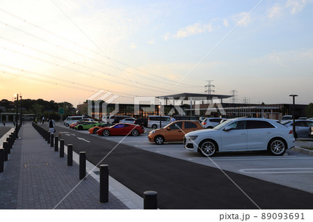 首都高速川口線：夕暮れの川口ハイウェイオアシス／川口PAにて 89093691