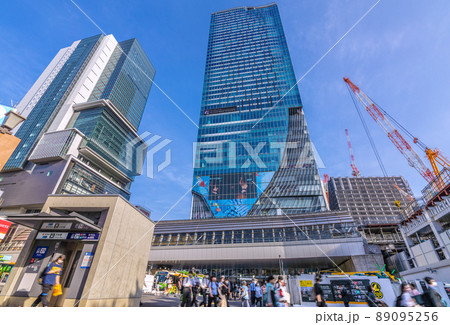 日本の東京都市景観 桜丘口再開発の超高層ビルが姿を現した（画面右奥）＝4月25日 89095256