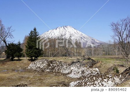 真狩村立知来別小学校跡地付近から見る羊蹄山 真狩村立知来別小学校跡地付近から見る羊蹄山 89095402