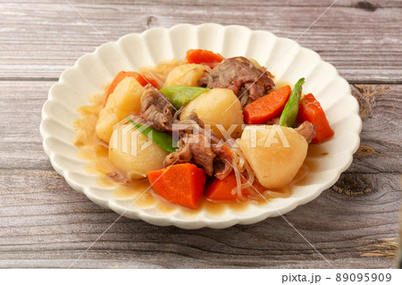牛肉の肉じゃが 89095909