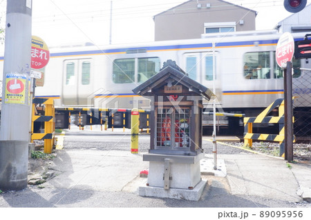 踏切前のお地蔵さん 踏切前のお地蔵さん 89095956