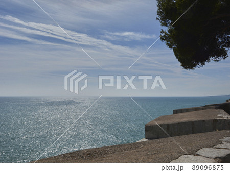 Picturesque castle on the seashore, summer's day 89096875